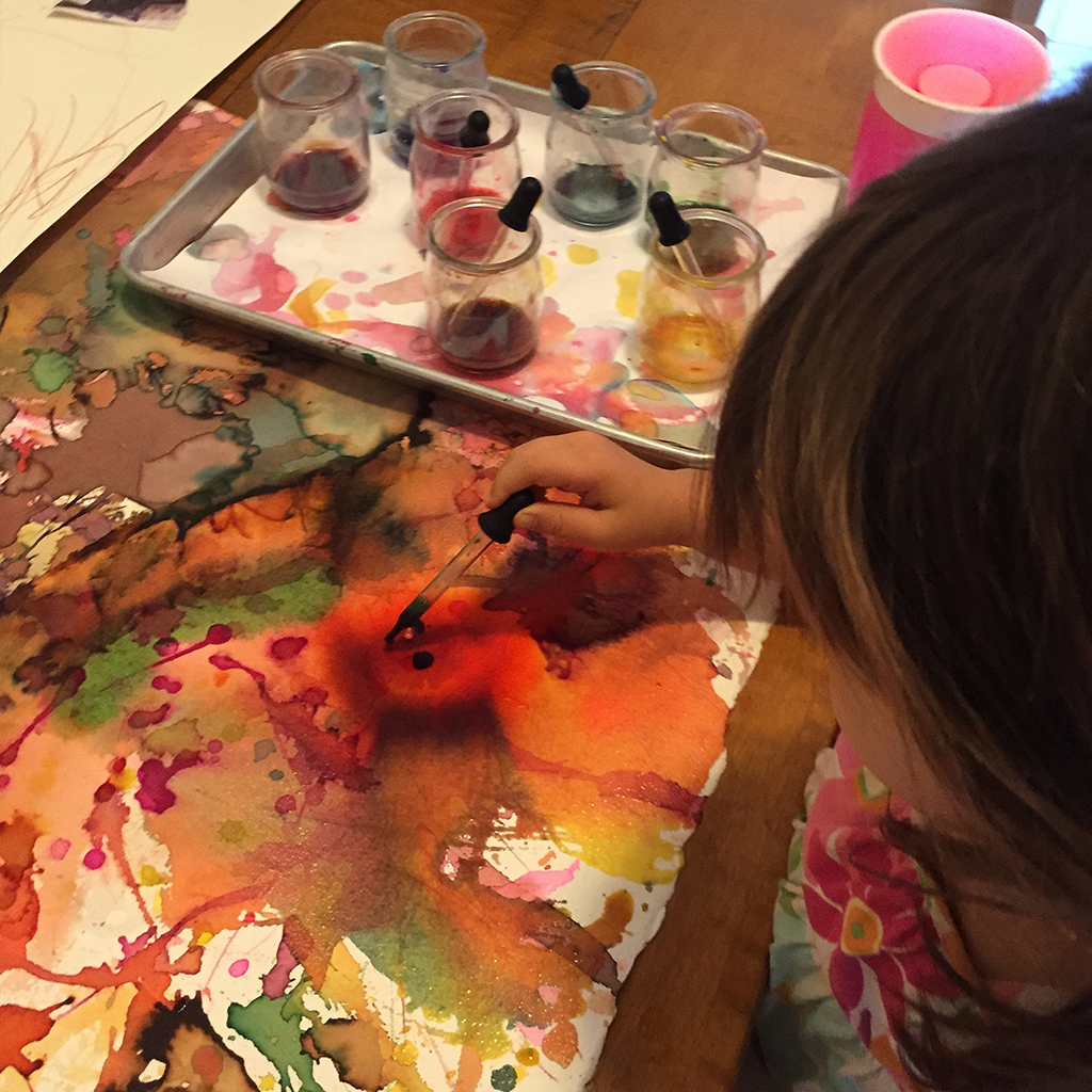 Creating Colours and Forms with Water Droplets